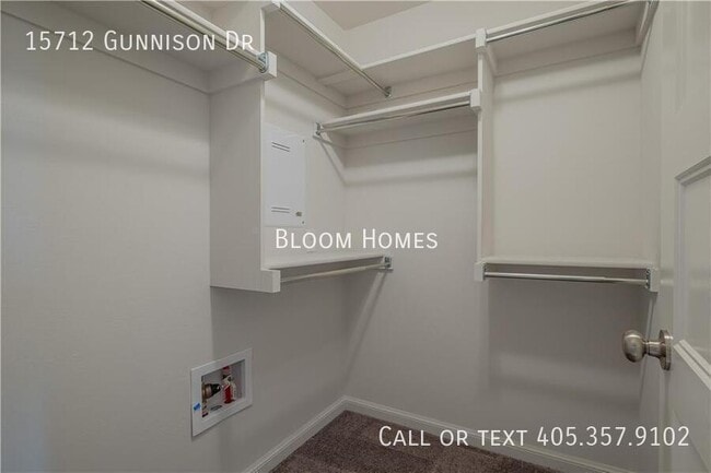 Building Photo - 15712 Gunnison Dr
