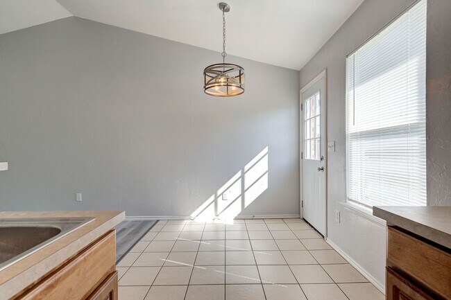 Building Photo - 605 Welston Cir