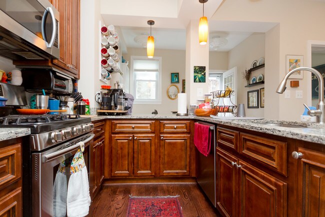 Building Photo - 1319 Corbin Pl NE