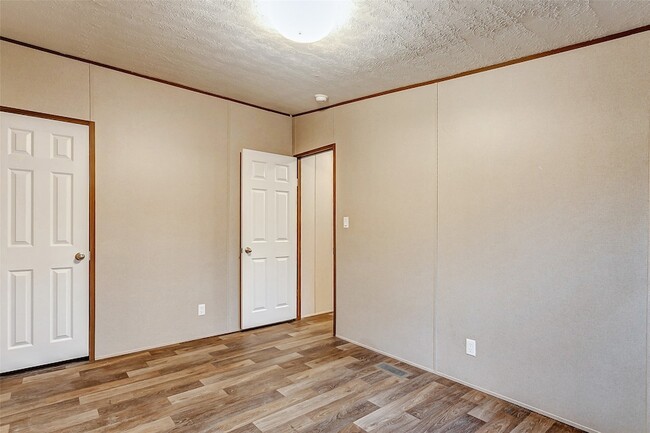 Building Photo - 10757 Doe Hill Dr