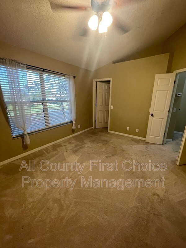 Building Photo - 605 Vallance Way NE