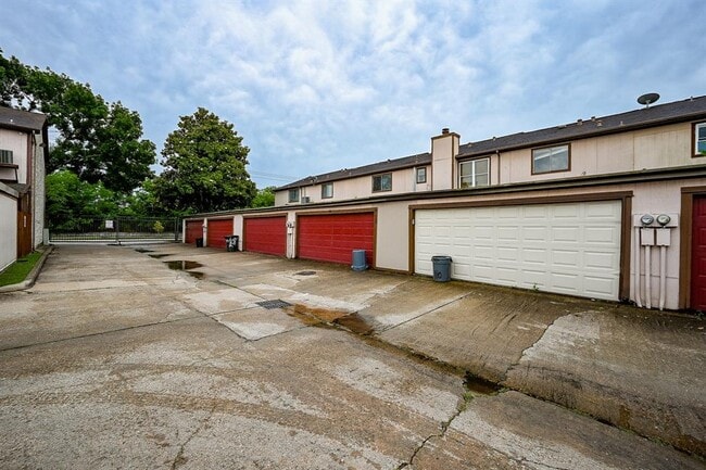 Building Photo - 12300 Brookglade Cir