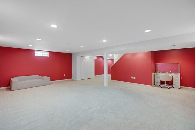 Building Photo - 3381 Cromwell Rd