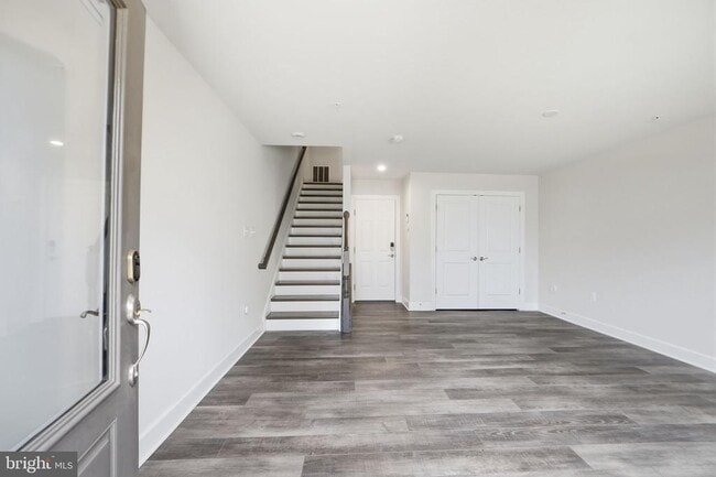 Building Photo - 211 Phoenix Dr