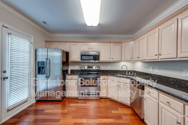 Building Photo - 1628 Brentwood Pointe