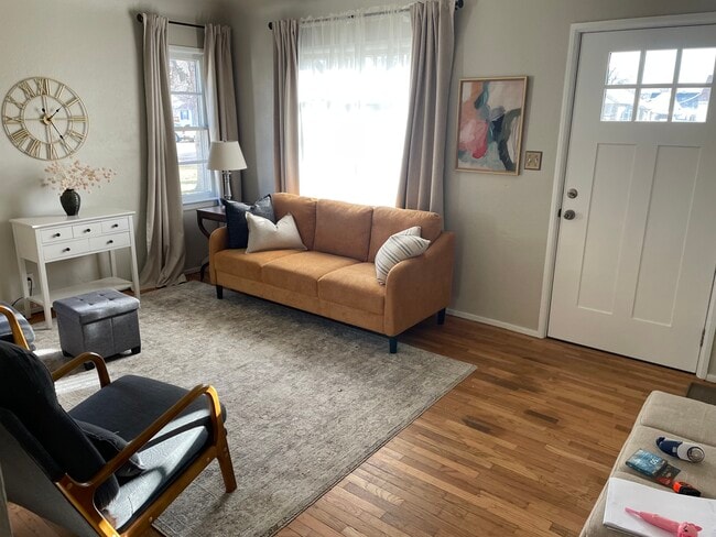 Building Photo - 829 Custer Ave