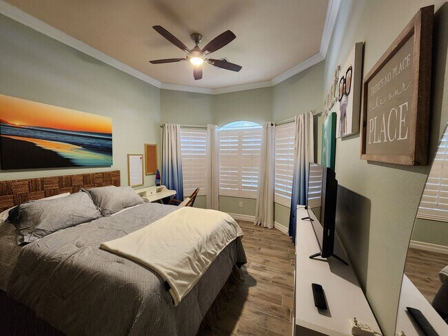 Building Photo - Amazing Fully Furnished Rental with Pool & Spa