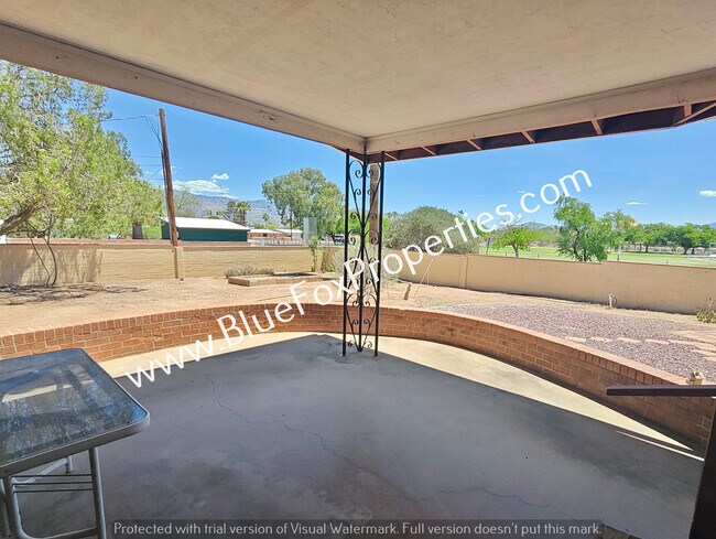 Building Photo - 5755 E 6th St