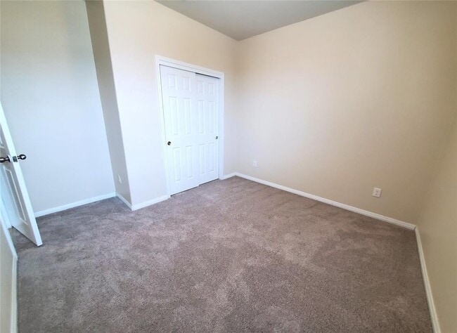 Building Photo - 217 Michaelis Dr