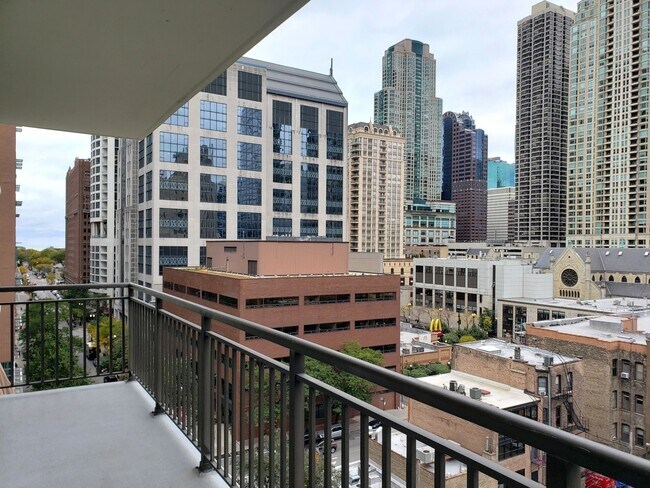 Building Photo - 21 W Chestnut St