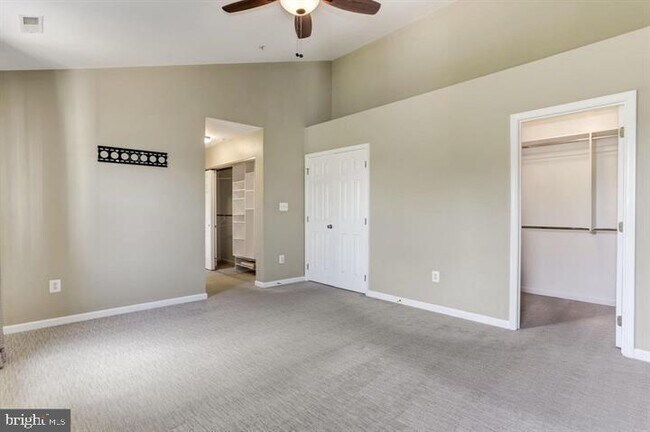 Building Photo - 4 Austringer Ct