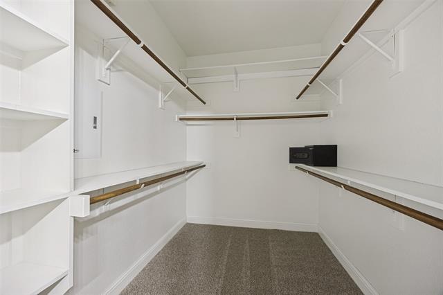 Building Photo - 7919 Parkwood Blvd