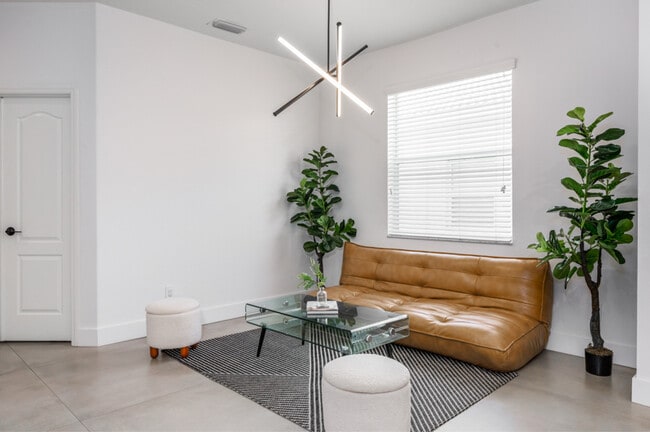 Building Photo - 9841 Colonial Walk S