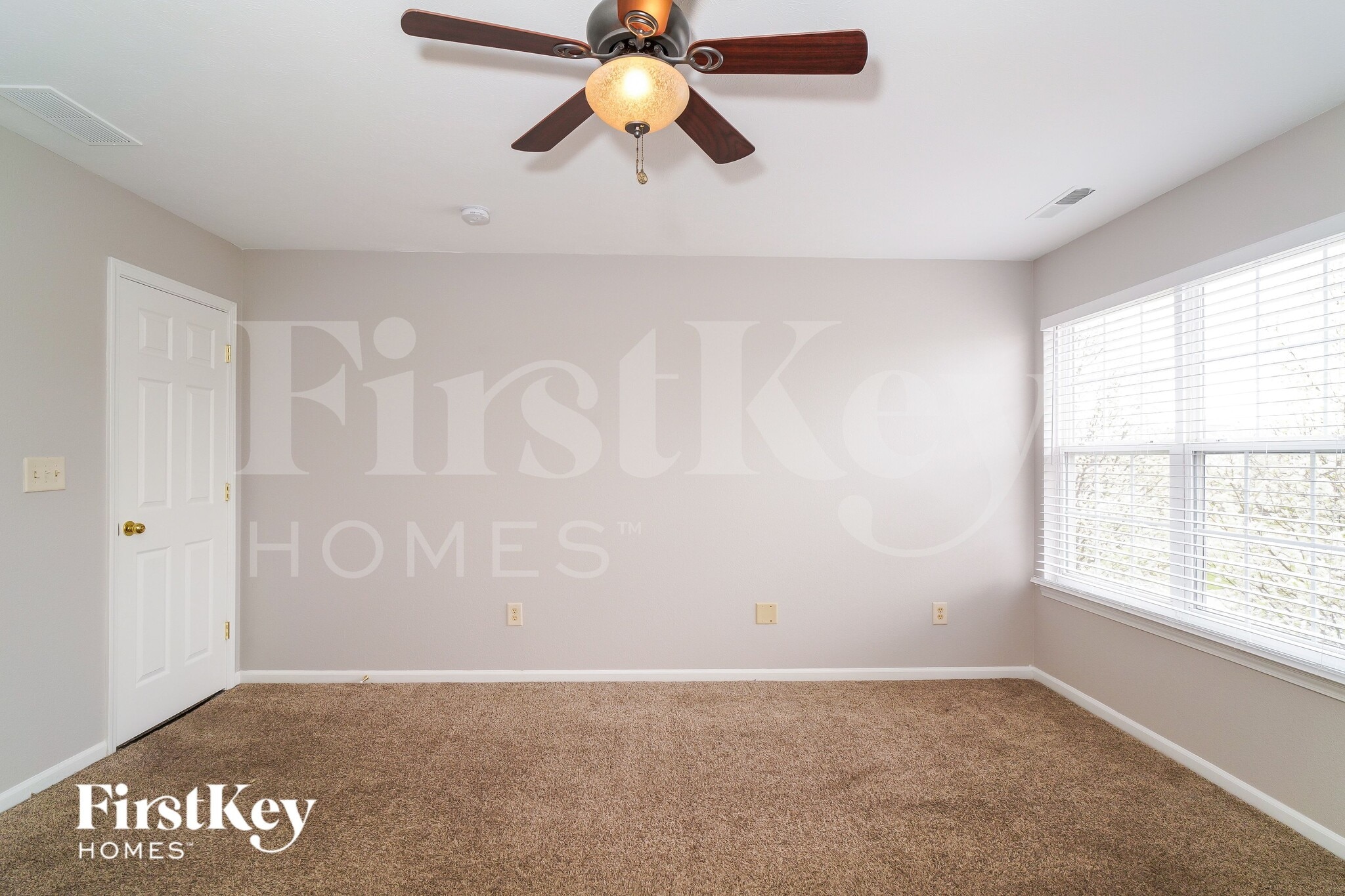 Building Photo - 5921 Sable Dr