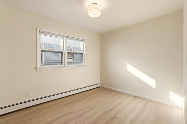 Building Photo - 576 Ave E