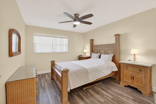 Building Photo - 205 Flanders Dr