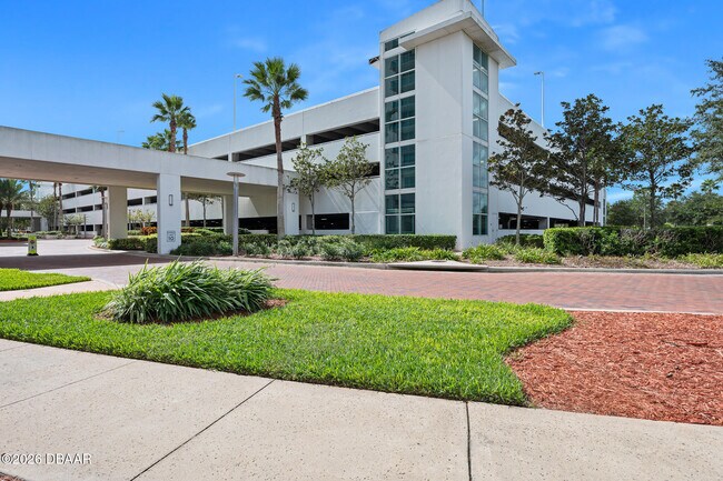 Building Photo - 231 Riverside Dr