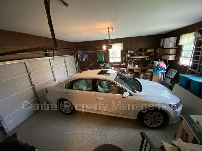 Building Photo - 4724 Coach Hill Dr