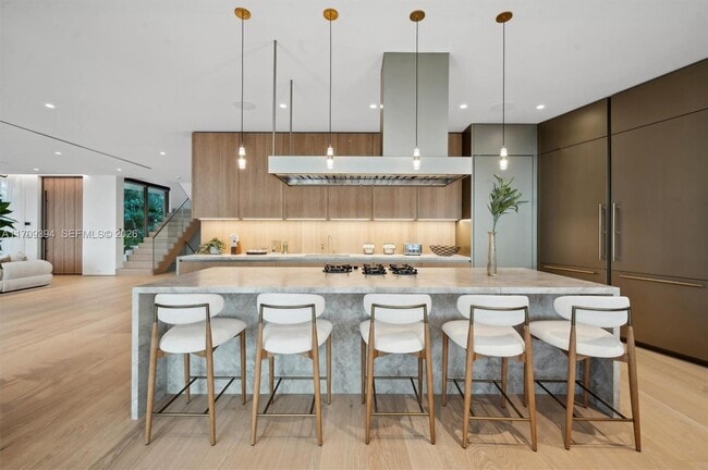 Building Photo - 424 W Rivo Alto Dr