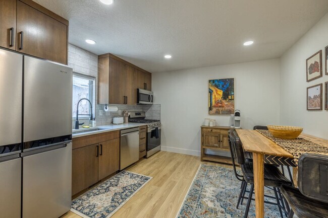 Building Photo - 840 W 400 N