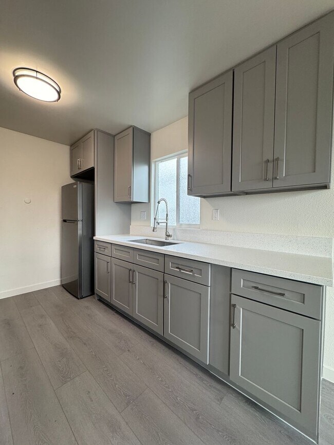 Building Photo - 3540 & 3540 1/2 6th St