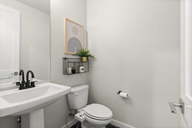 Building Photo - 3 Bed 2.5 Ba 2 Car Garage with solar!