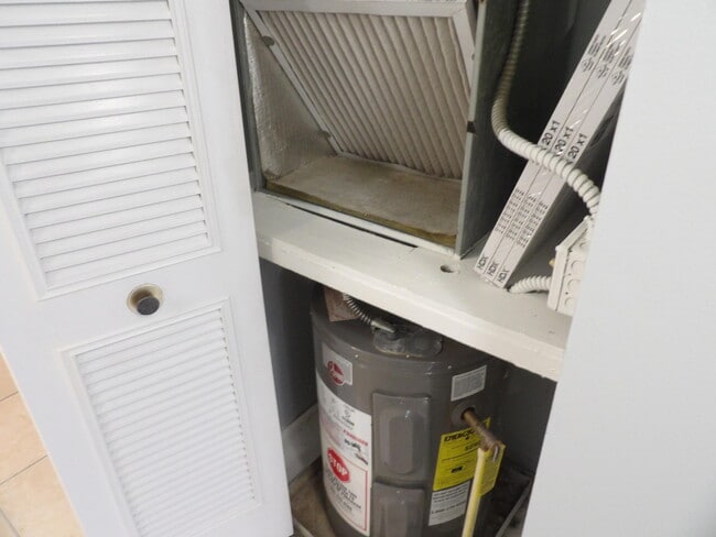 Building Photo - 618 Sea Pine Way