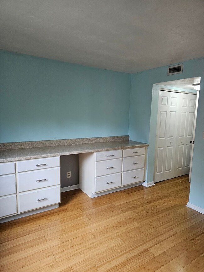 Building Photo - 1210 Stockley Gardens