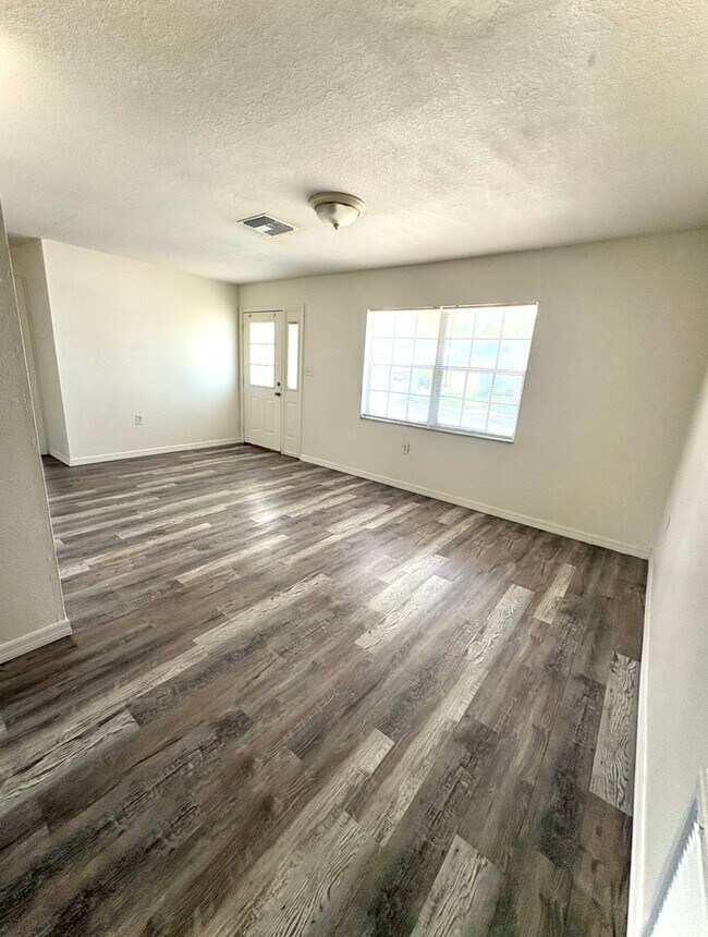 Building Photo - 8151 Hixton Dr