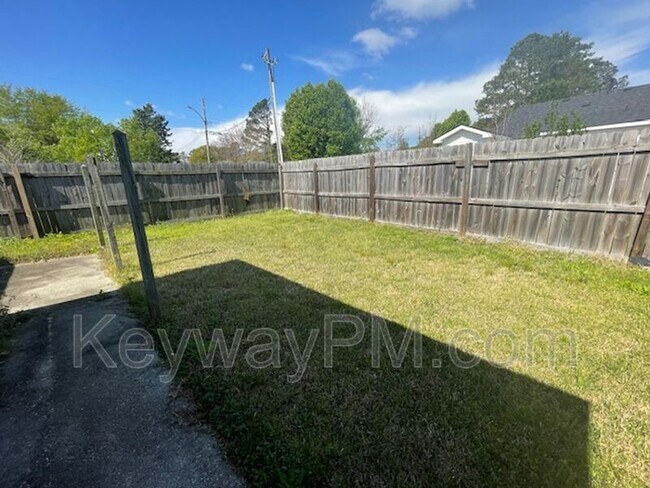 Building Photo - 3933 Miramar Dr Ext