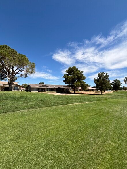 Building Photo - 27535 Lakeview Dr