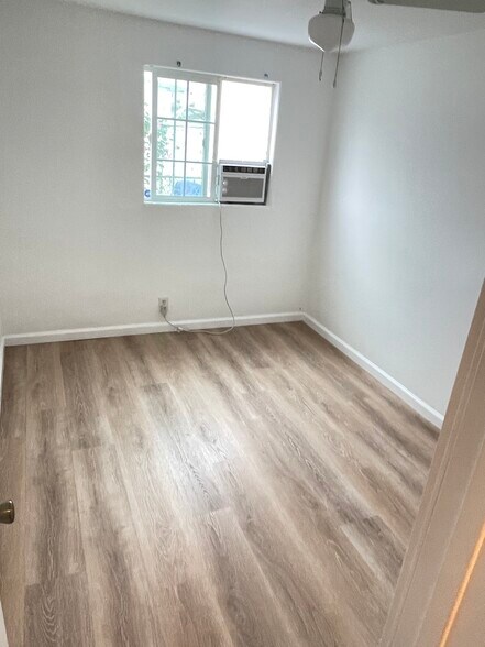 Bed 3 - 2072 Newton Ave