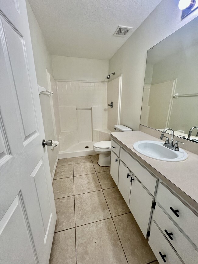 Building Photo - 37215 Grassy Hill Ln