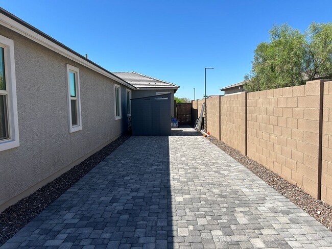 Building Photo - 19700 W San Miguel Ave