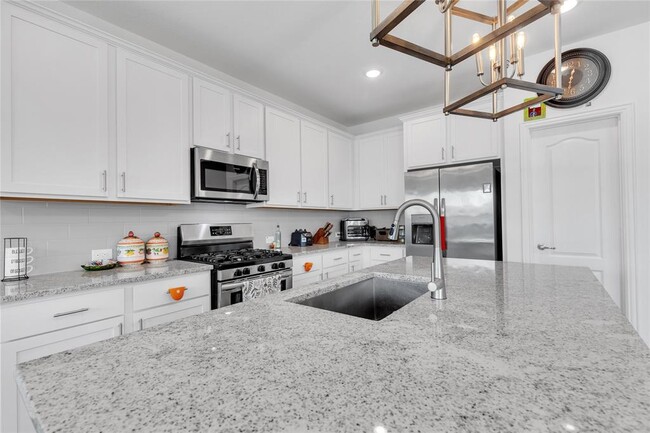Building Photo - 122 Shagbark Trl