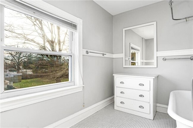 Building Photo - 9 Linden Ave