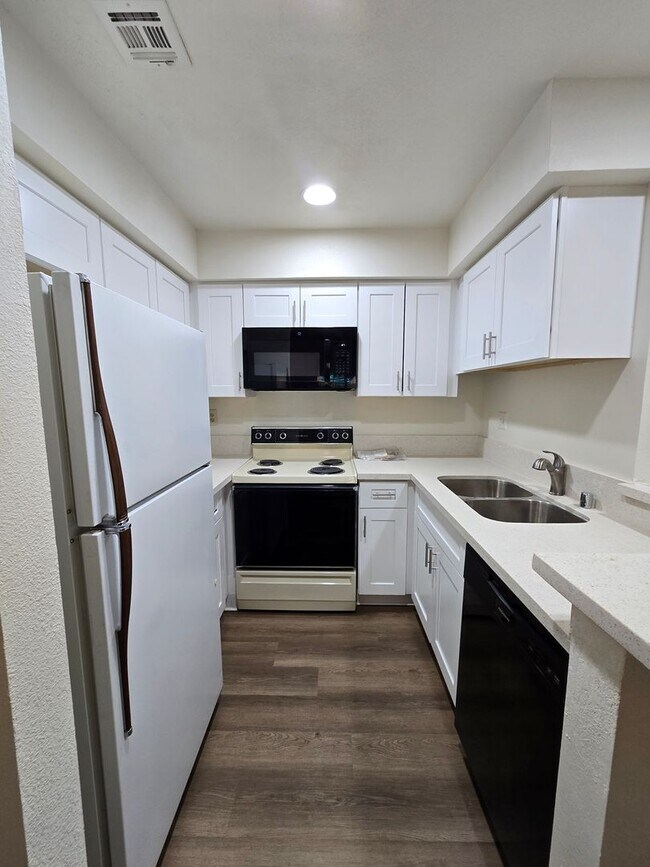 Building Photo - 2180 Pinetop Ln