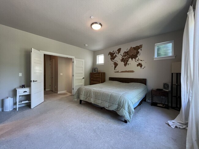 Building Photo - Spacious 2,511 Sq Ft Wilsonville Townhome with Vaulted Loft, Modern Kitchen & Attached Two-Car Ga...