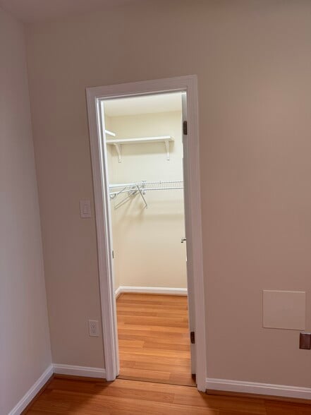Building Photo - 2530 Fairfax Dr