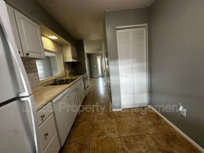 Building Photo - 2706 Graduate Ct