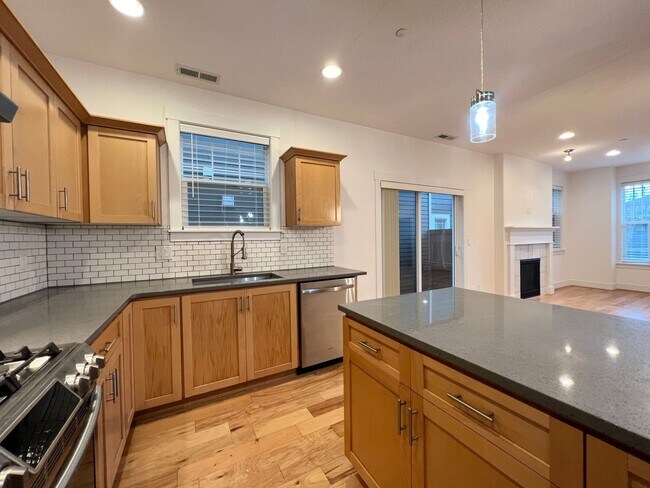 Building Photo - Beautiful 4 Bed, 2.5 Bath Home with Two Car Garage!