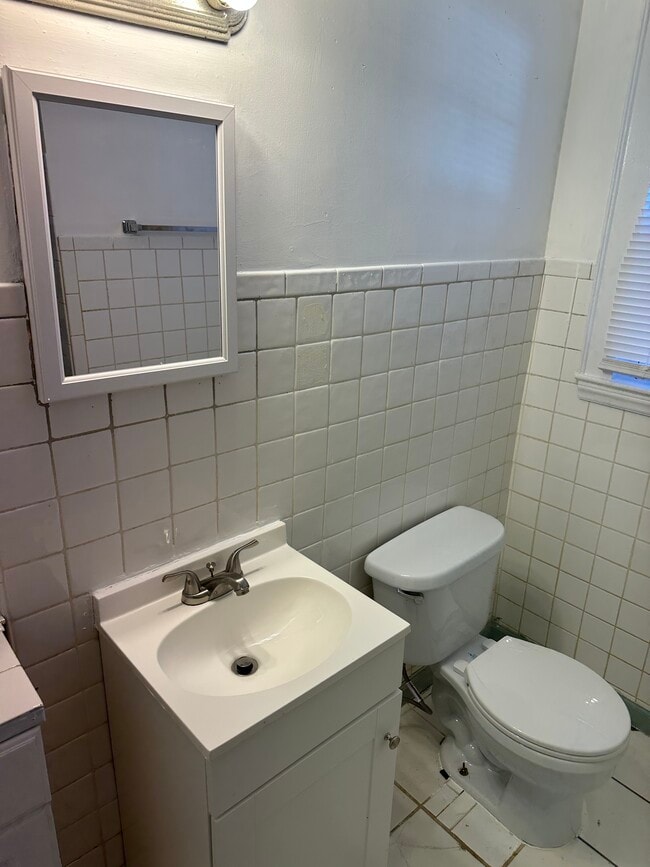 Building Photo - 421 Gossett St