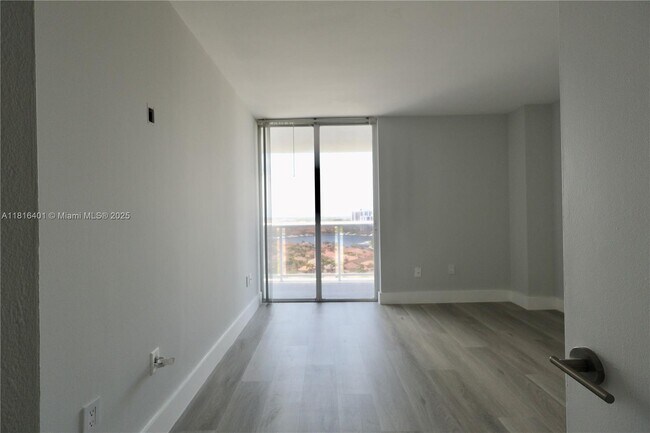 Building Photo - 20515 E Country Club Dr