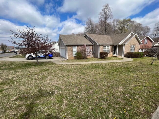 Building Photo - Charming 3 Bed / 2 Bath Ranch-Style Home o...