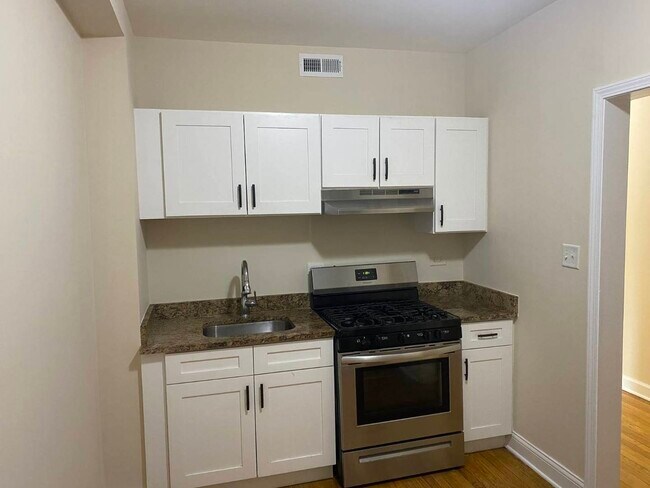 Building Photo - 1745 W 91st St