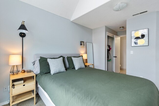 Building Photo - Lovely Townhouse in Kenton with Fenced Yard and Attached Garage