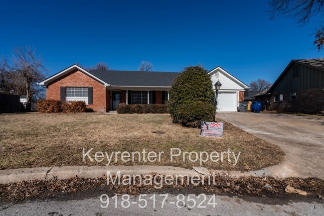 Building Photo - 4 Bedroom Home Available For Immediate Move In!!