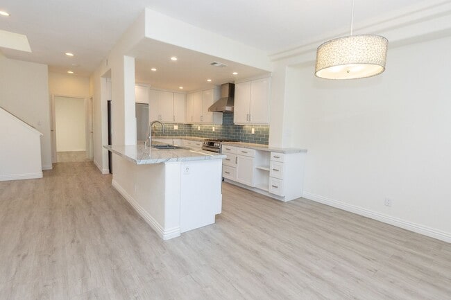 Building Photo - Modern Coastal 3 Bed/3 Bath Townhome w/ Rooftop Deck w/ Bay & Ocean Views in North Pacific Beach!