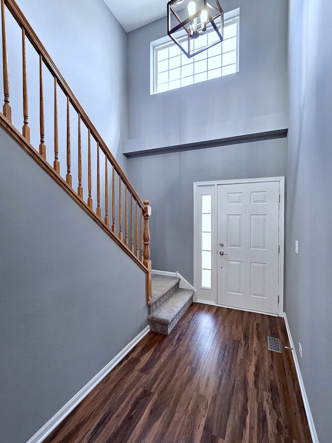 Building Photo - 464 Lancaster Dr