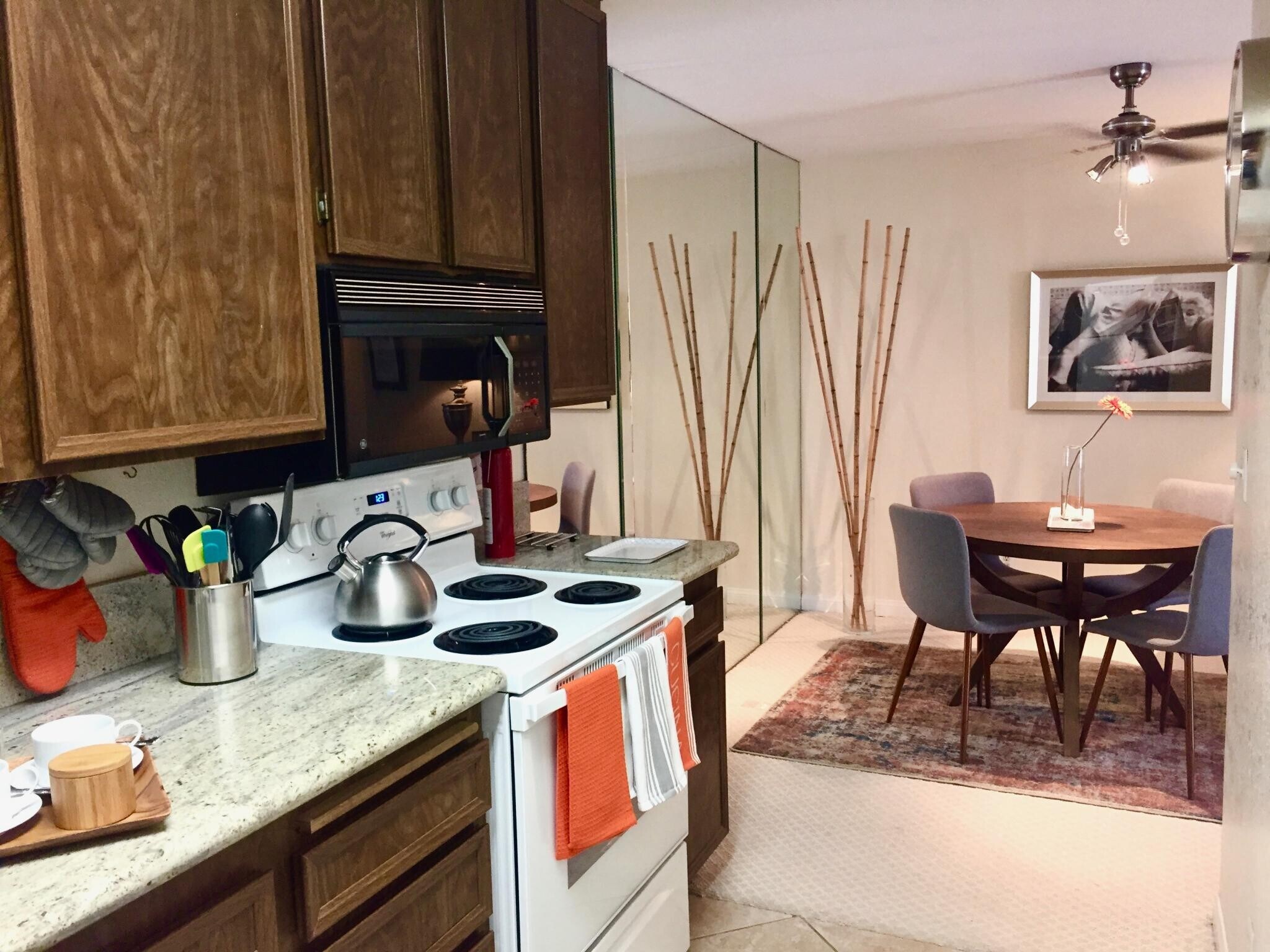 Fully equipped kitchen for all your cooking needs. - 685 N Ashurst Ct